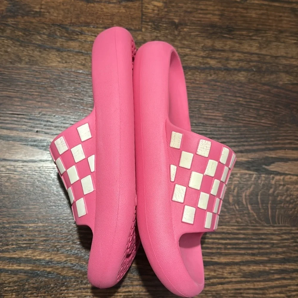 Kids Pink Slide Sandals comparable to 3.5-4.5 US shoe size